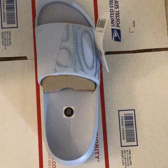 ONLY ONE RIGHT FOOT JORDAN SANDAL - Picture 8 of 8